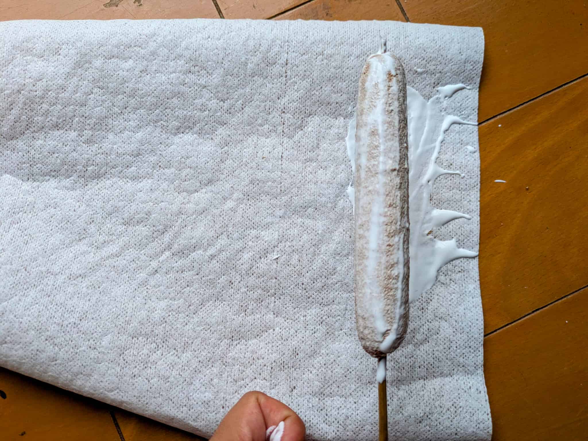 ボンドを塗り広げる